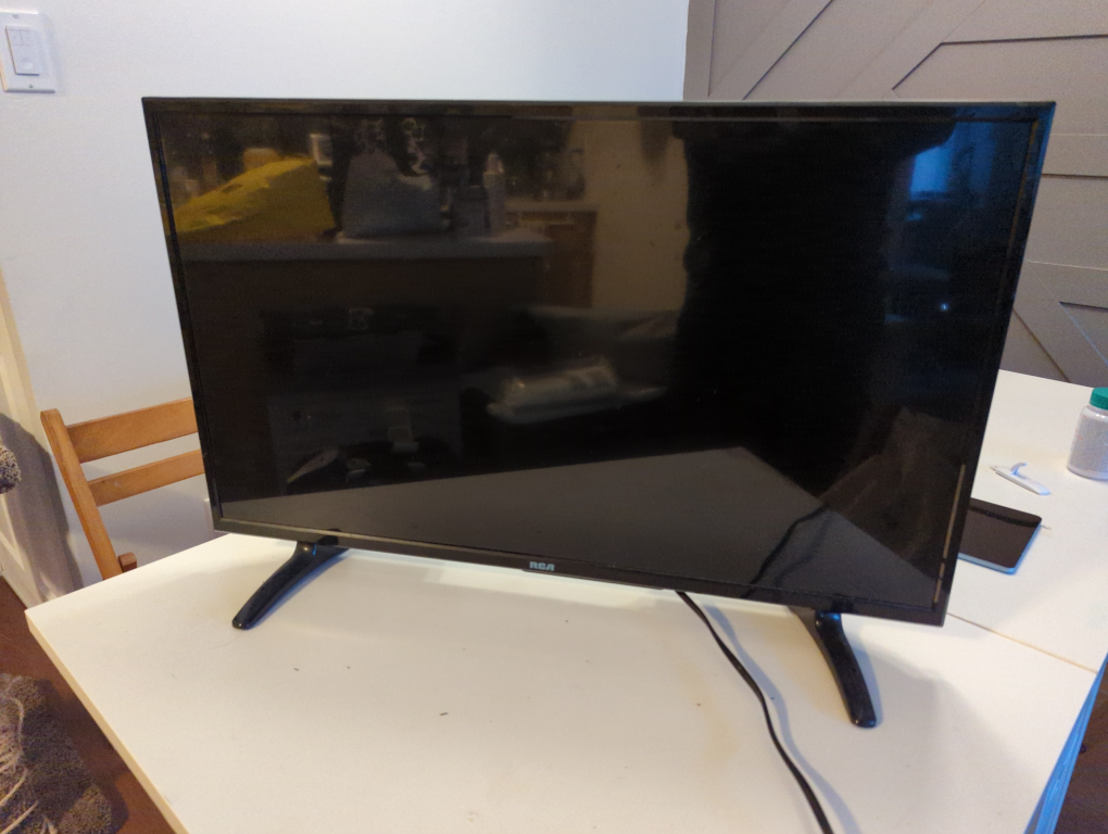 32" RCA LED tv