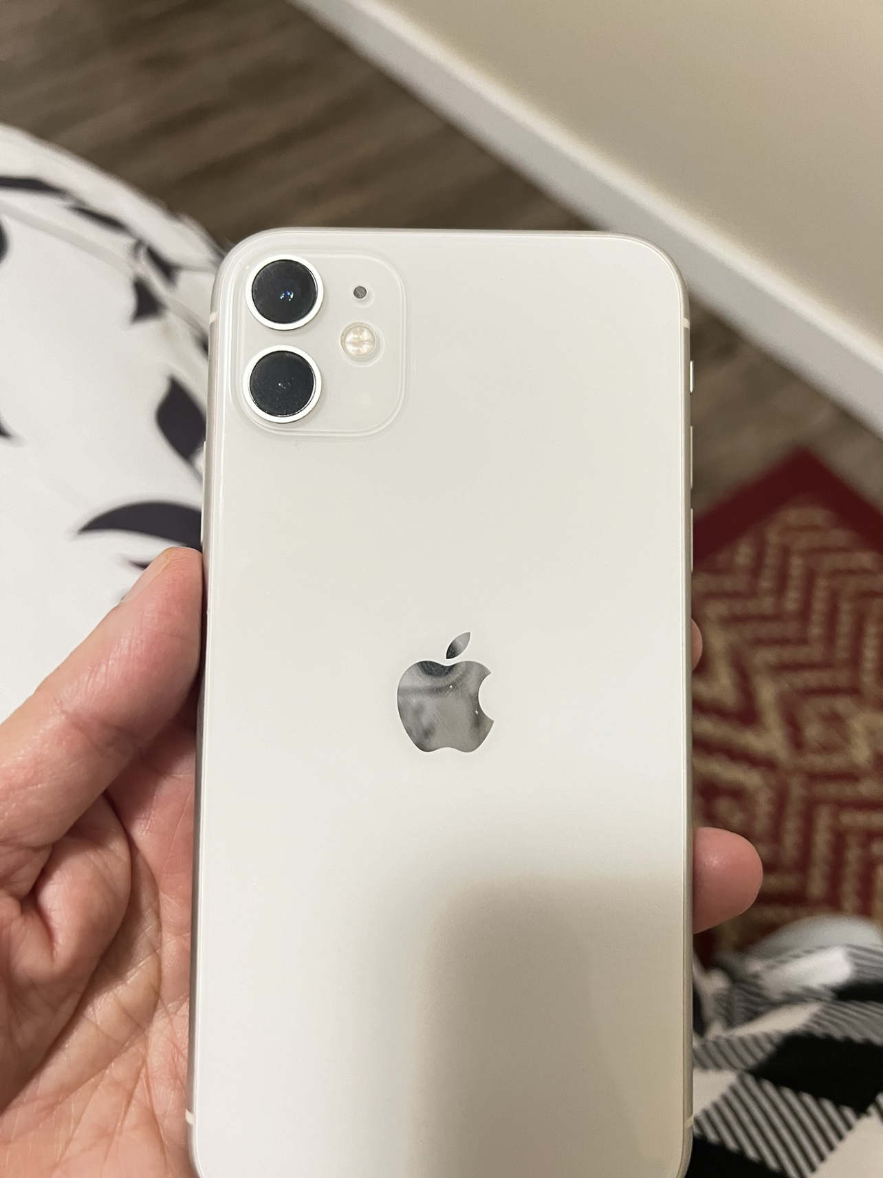 IPhone 11 - photo 2