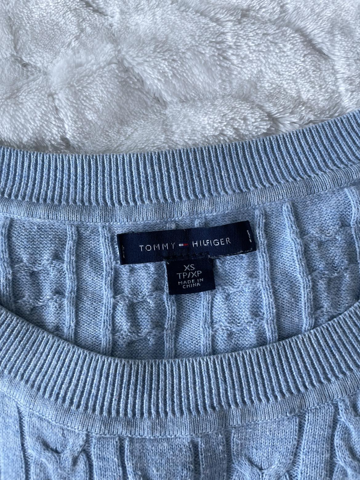 Tommy Hilfiger sweater image indicator(2)