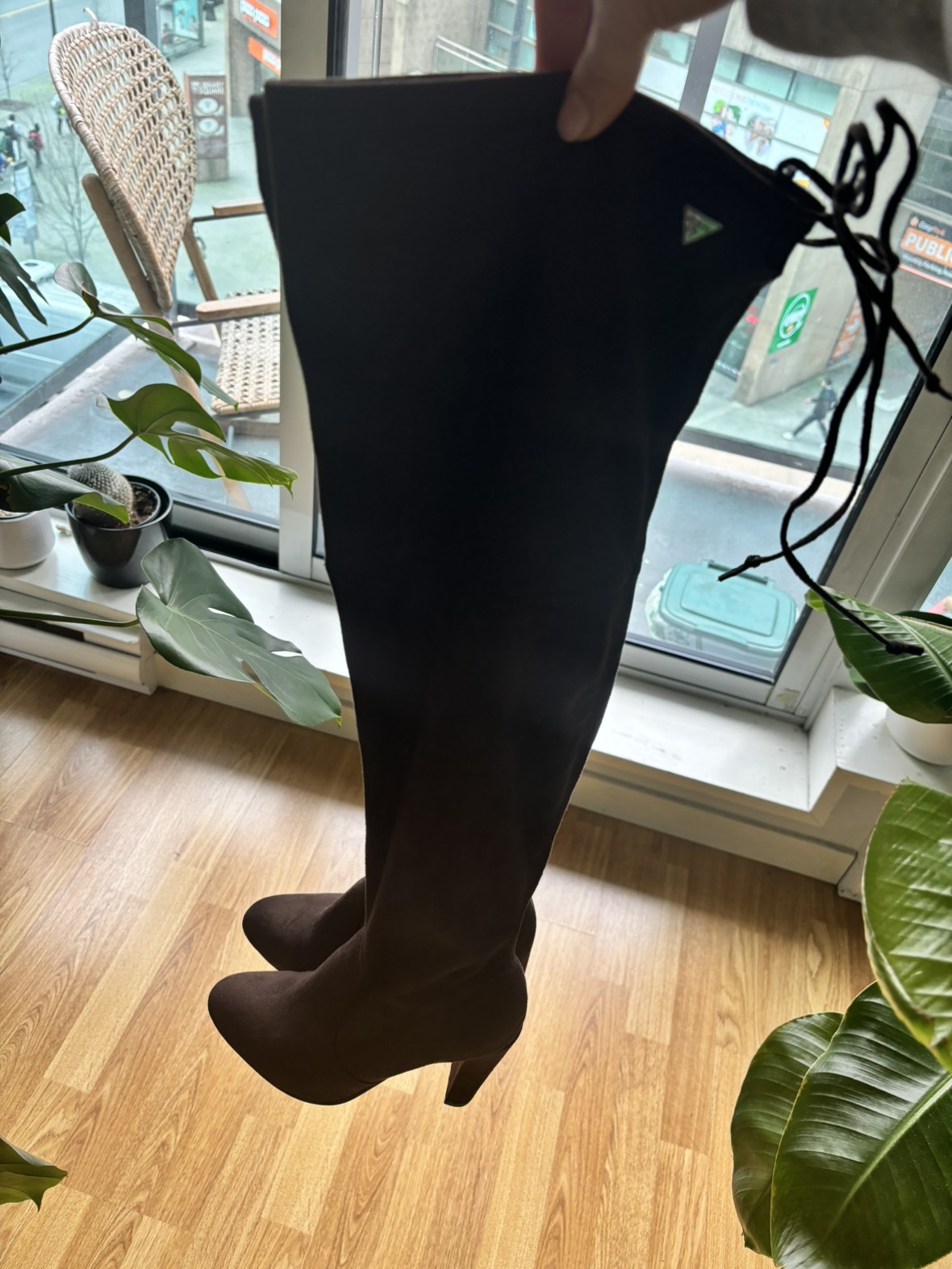 Guess boots size 7