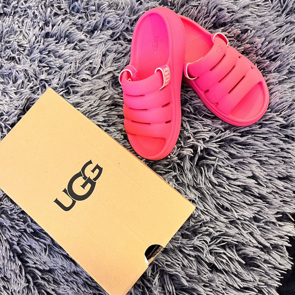 Ugg Sport Yeah in Hot Pink! Women’s Size 5 - photo 4