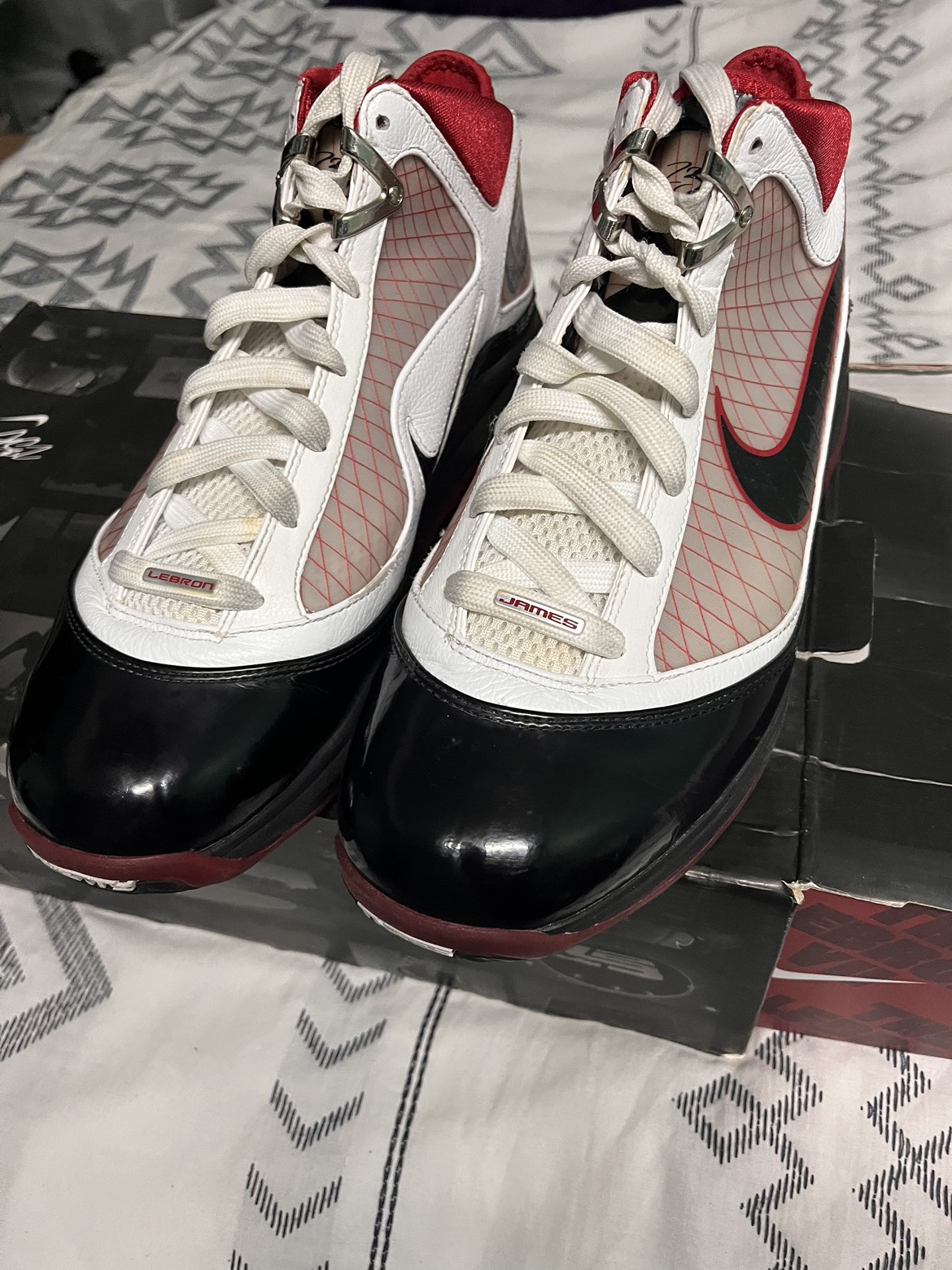 Air Max Lebron VII size 11