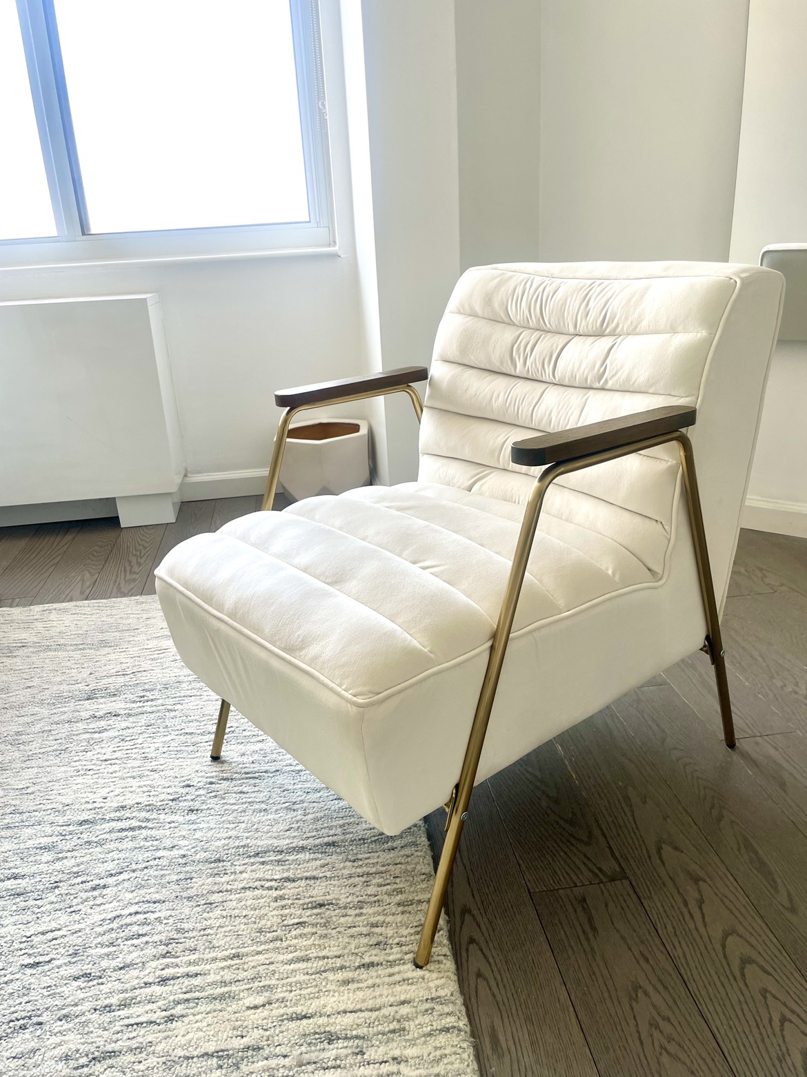 Set of 2 - Modern White Armchairs - photo 2