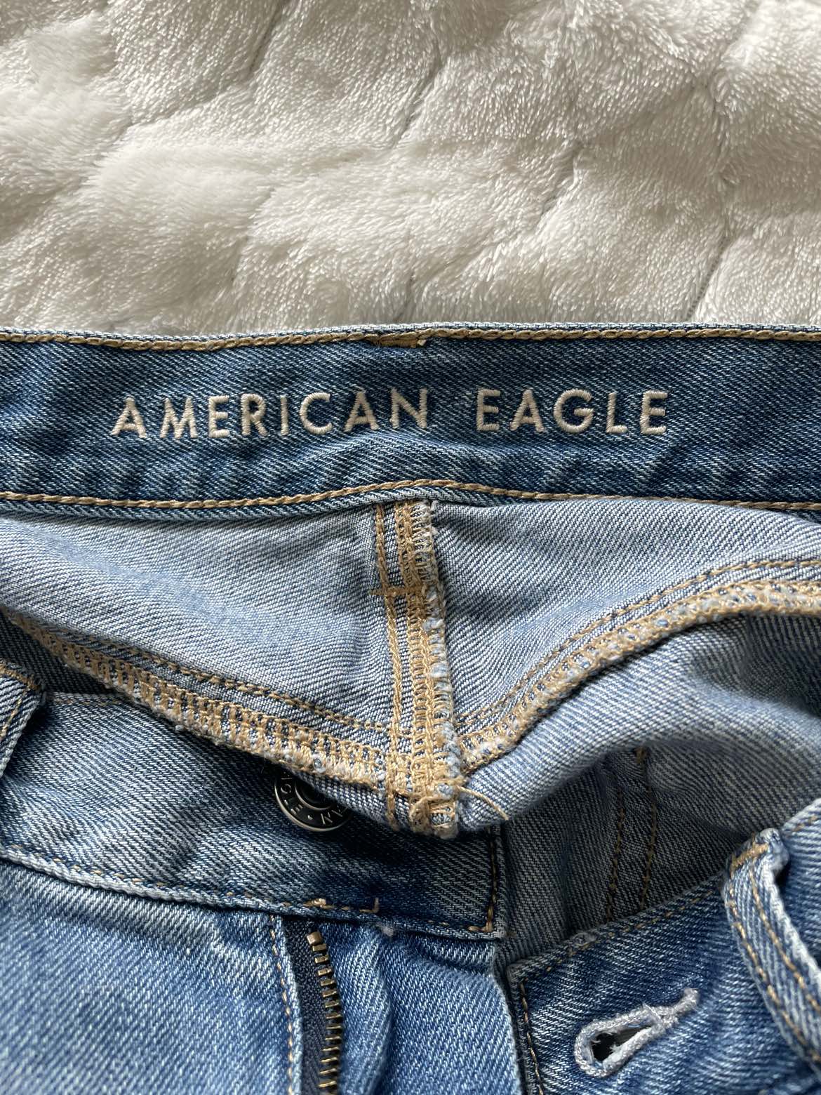 American Eagle ripped jeans size 0 image indicator(3)