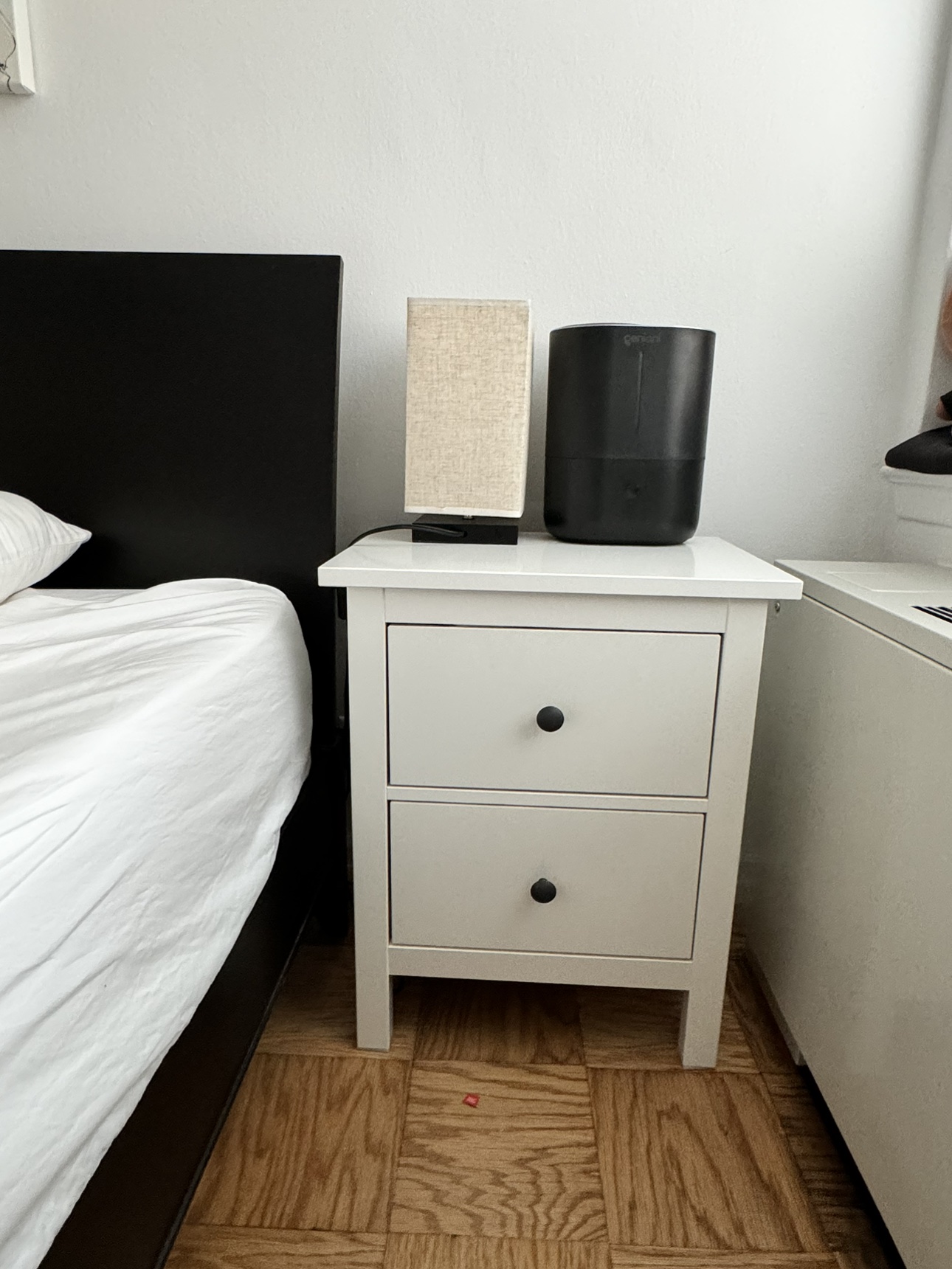 White 2-Drawer Nightstand / Chest