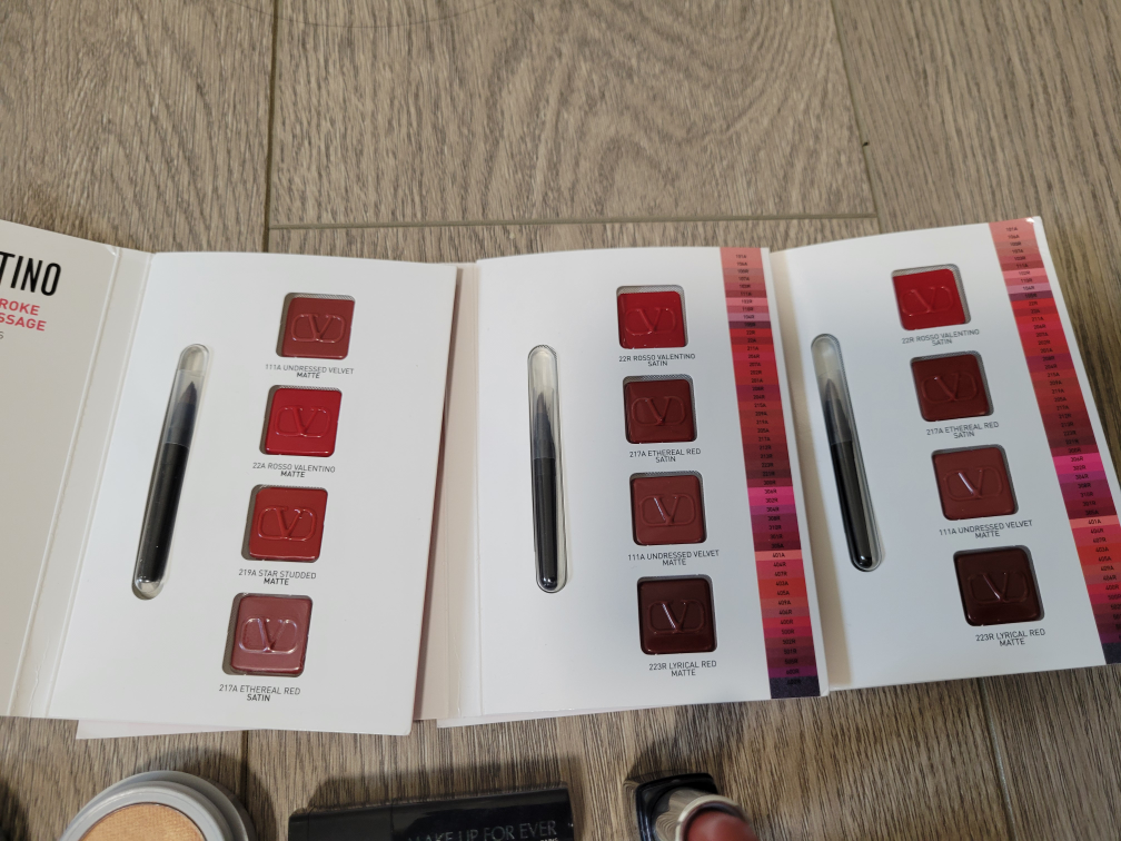 🏈 Brand New & Barely Used Make Up Lot image indicator(3)