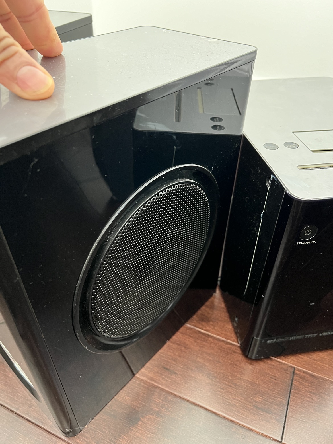 Perfect condition LG stereo system. Perfect for bedroom. - photo 5