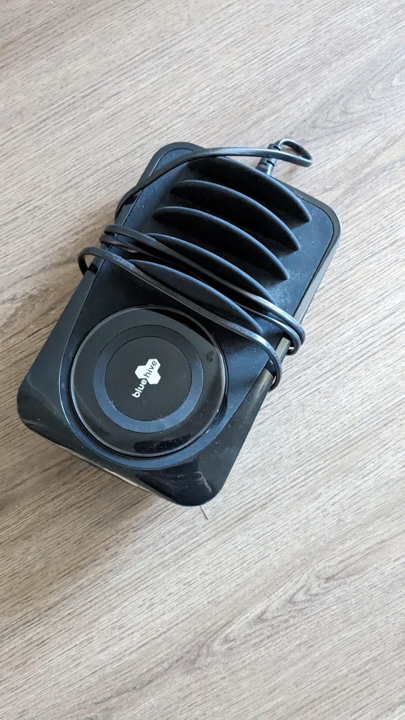 BlueHive electronics charging station thumbnail