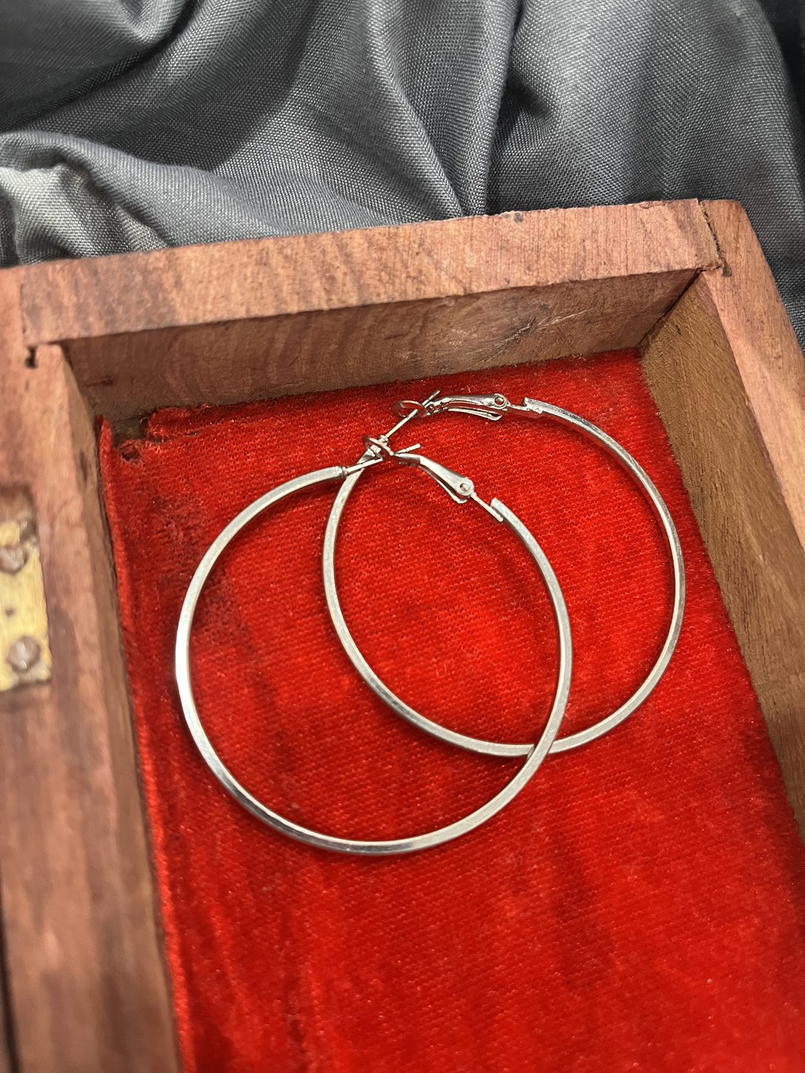 Free women’s earrings - photo 3