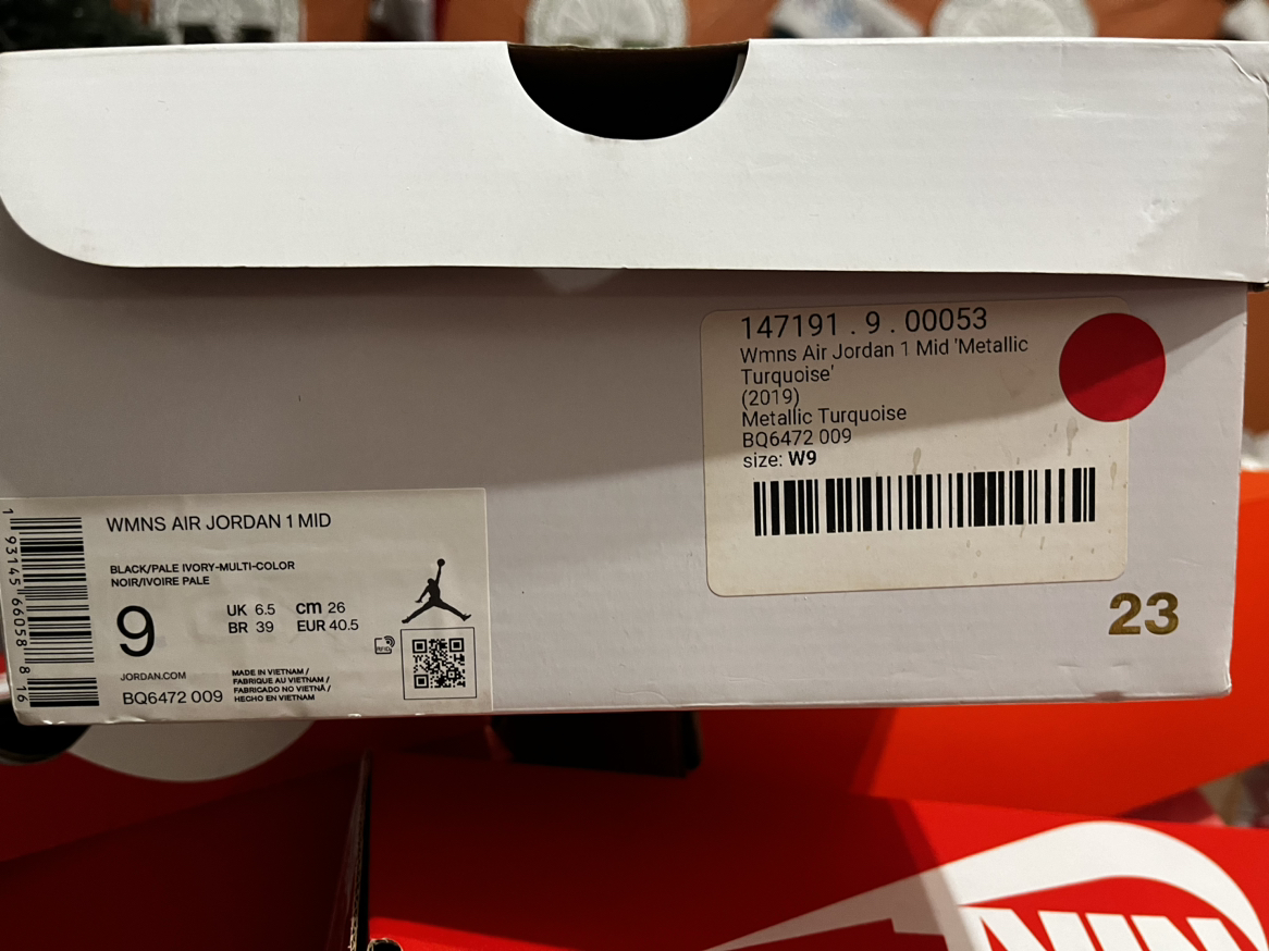 BNIB women’s Air Jordan, 1 mid metallic image indicator(4)