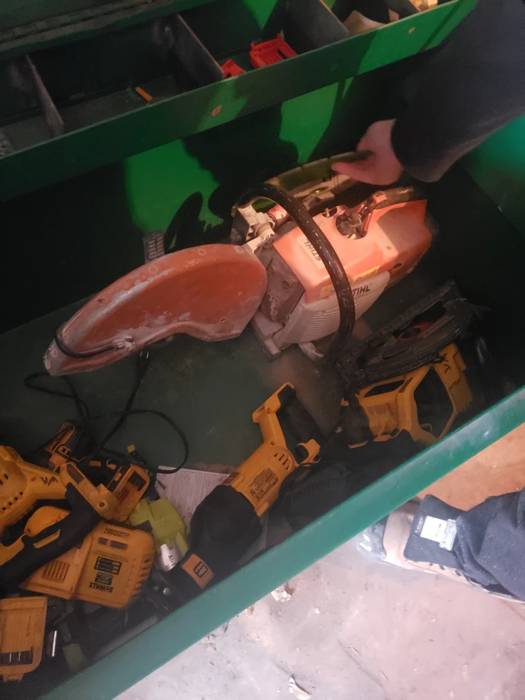 concrete saw with new blade
