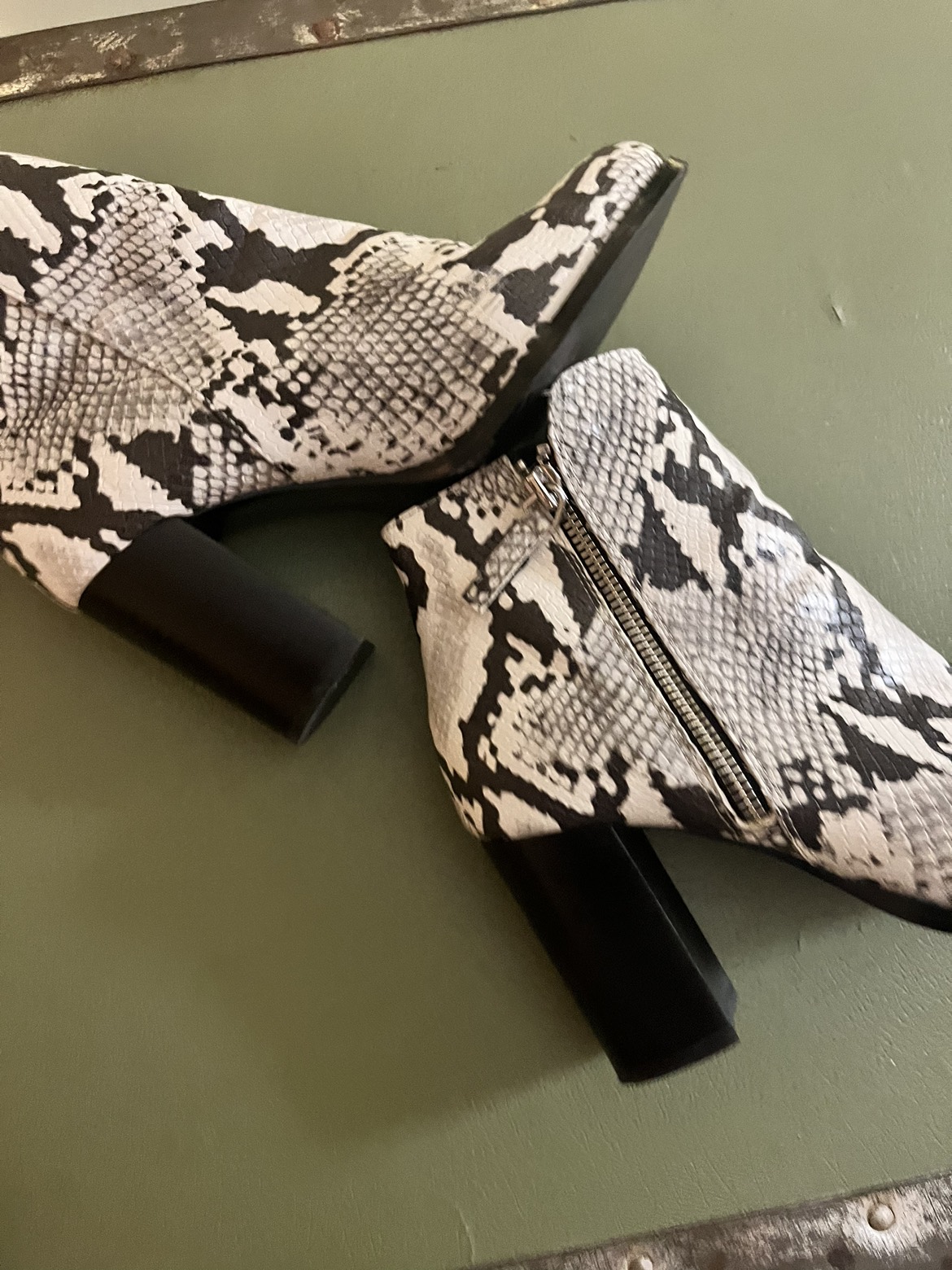 Snakeskin boots ALDO sz 7 barely worn! - photo 2