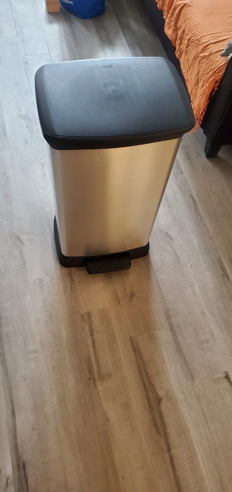 Large step-on garbage bin image indicator(2)