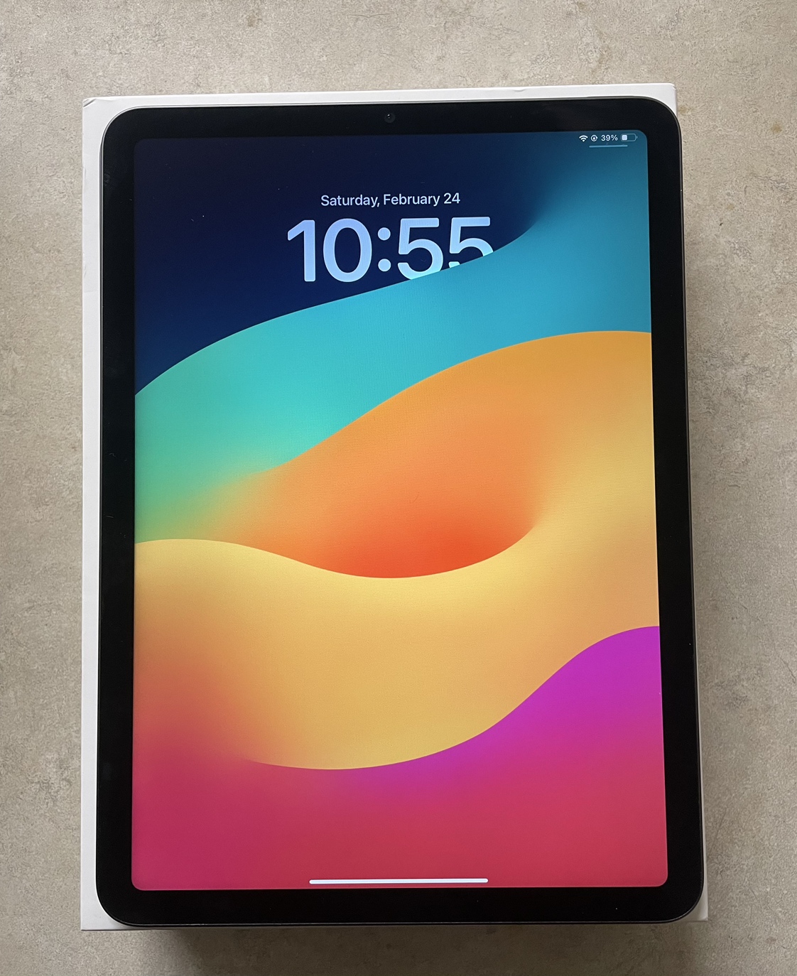 Excellent - IPad Air 5 M1 64GB, w/ Case, Box, Charger image indicator(8)