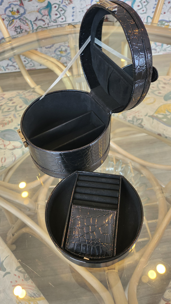 Jewellery or makeup leather case image indicator(2)