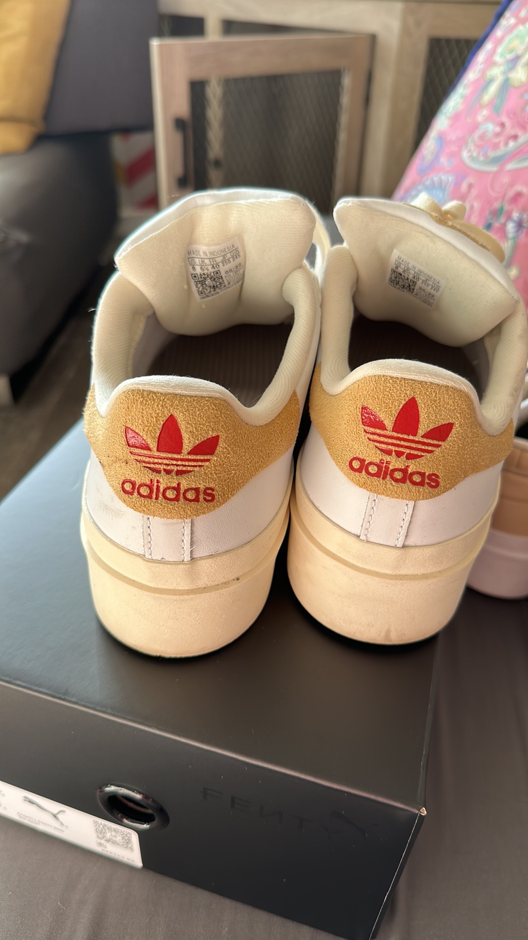 Like new size 8 ladies sneakers - photo 3