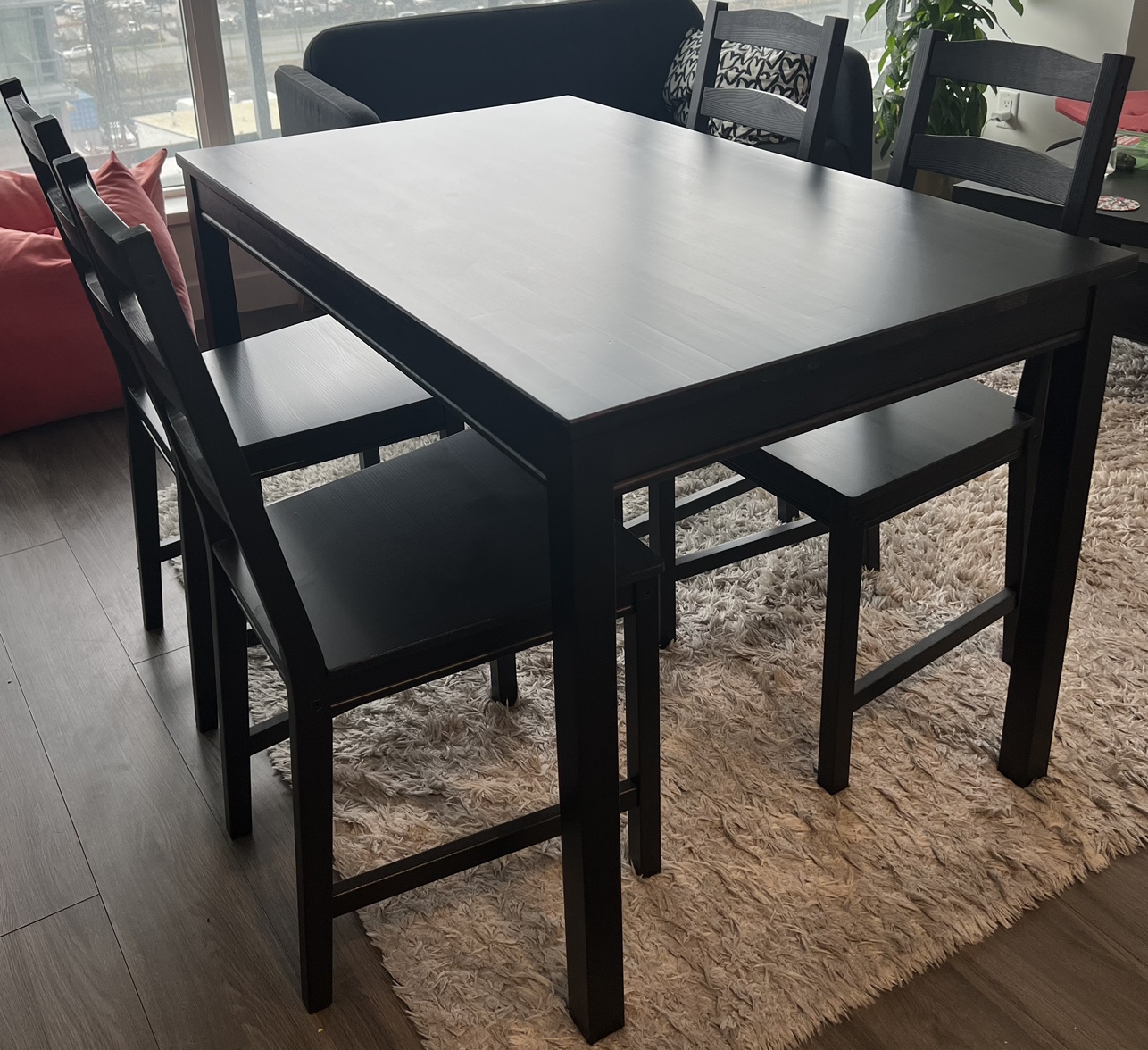Dining table set (4) for sale (4 chairs + table)