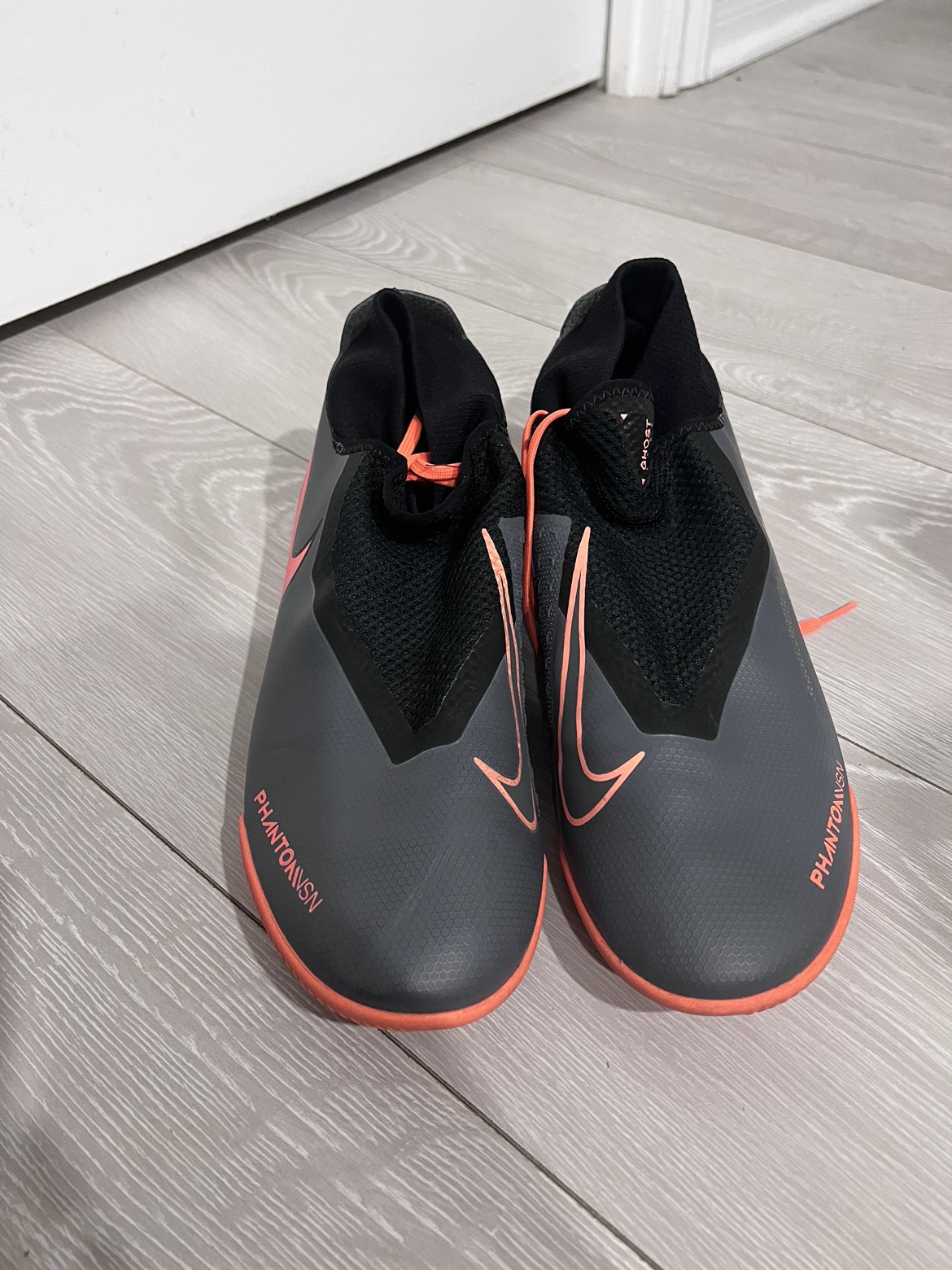 New soccer cleats - Nike (size 10 US) thumbnail