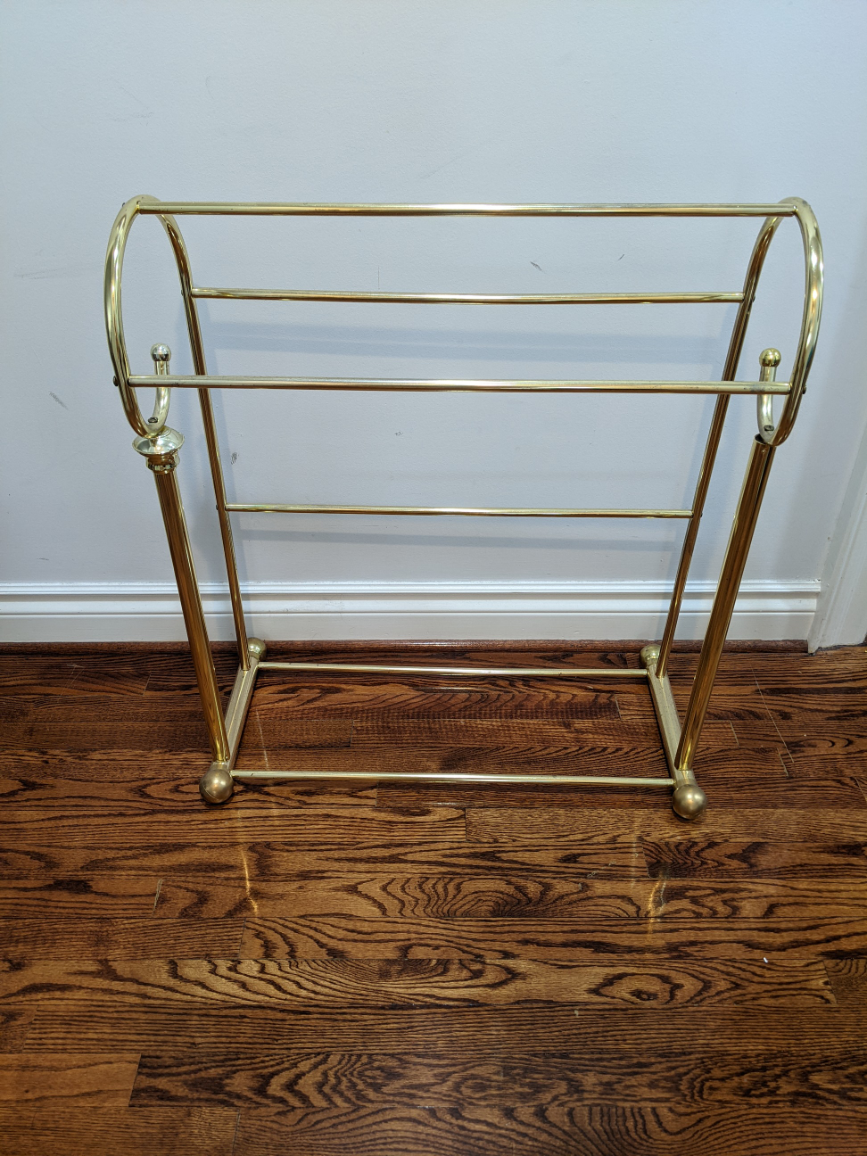 Vintage Freestanding Towel Rack thumbnail