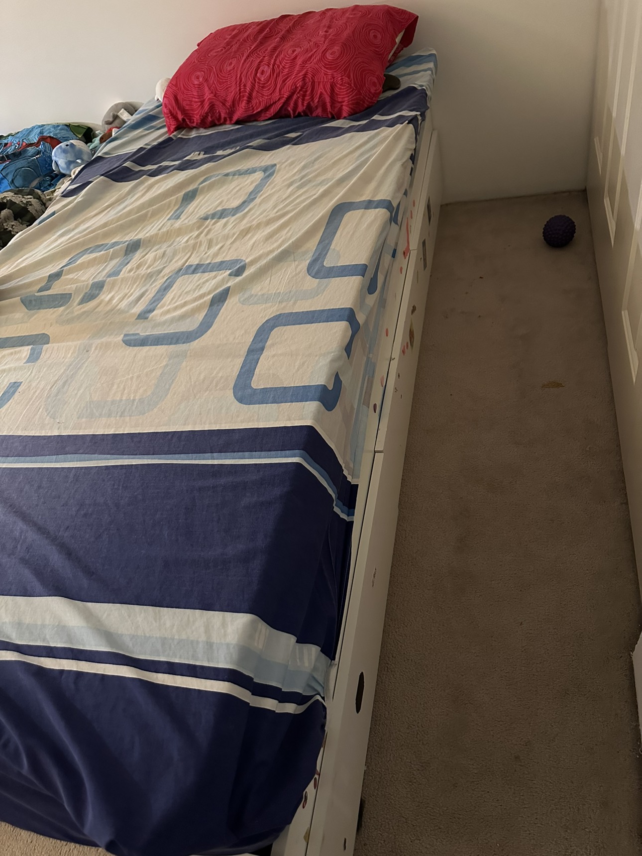 Twin size bed with mattress and 3 drawers