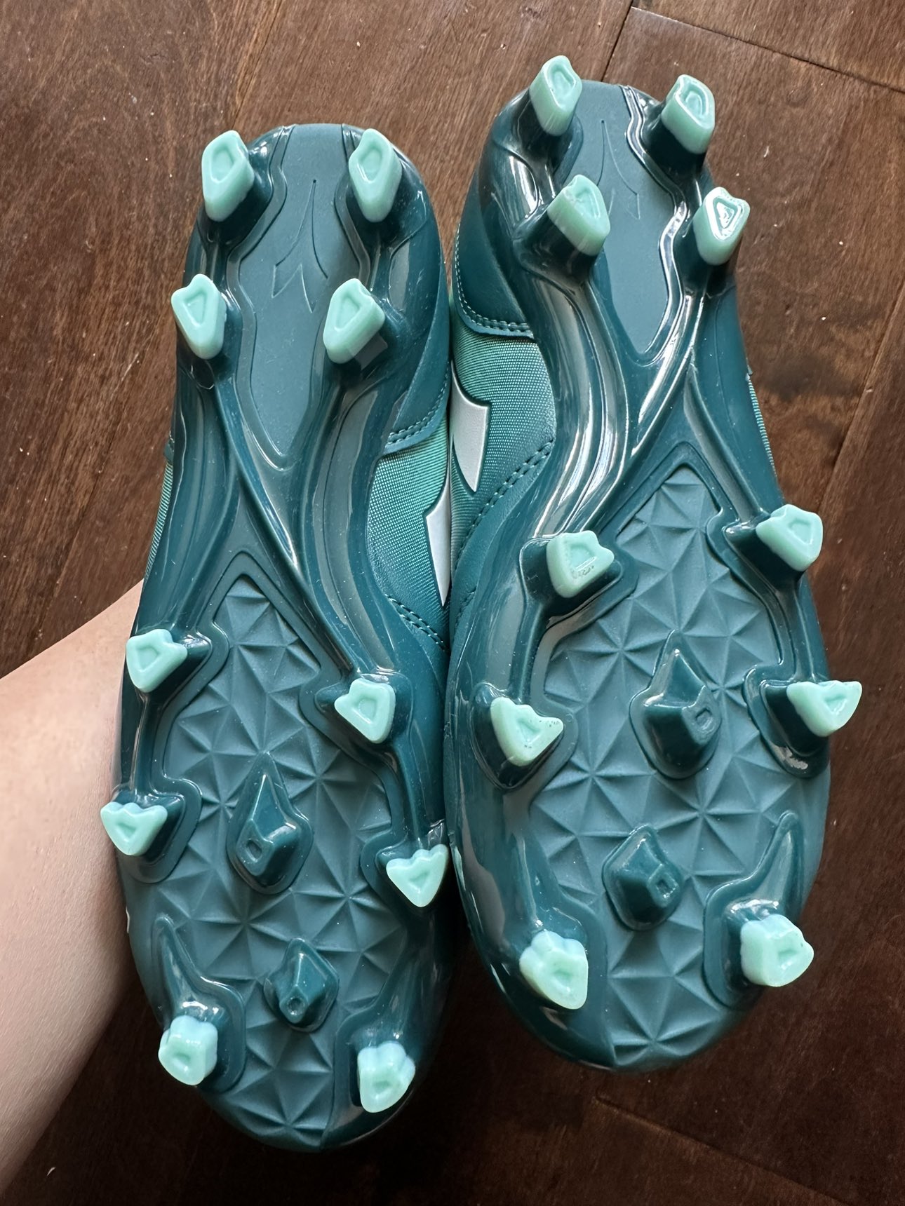 Women Soccer cleats size 6 image indicator(3)