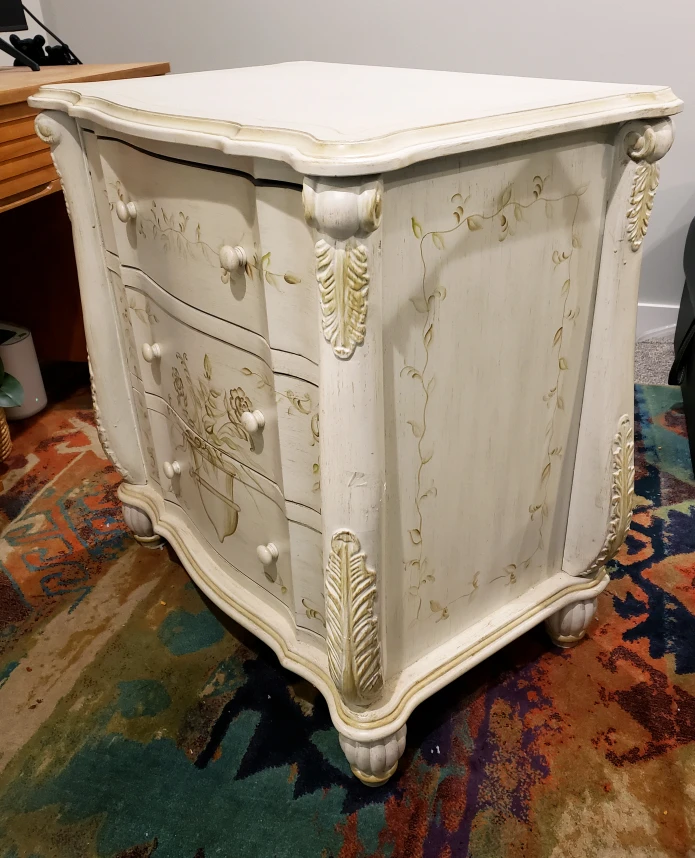 Beautiful ornate 3 drawer dresser - photo 4