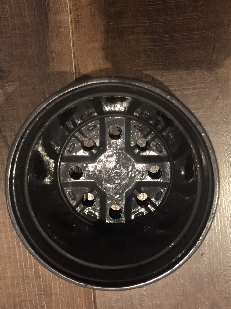 3 white plastic plant pots image indicator(3)