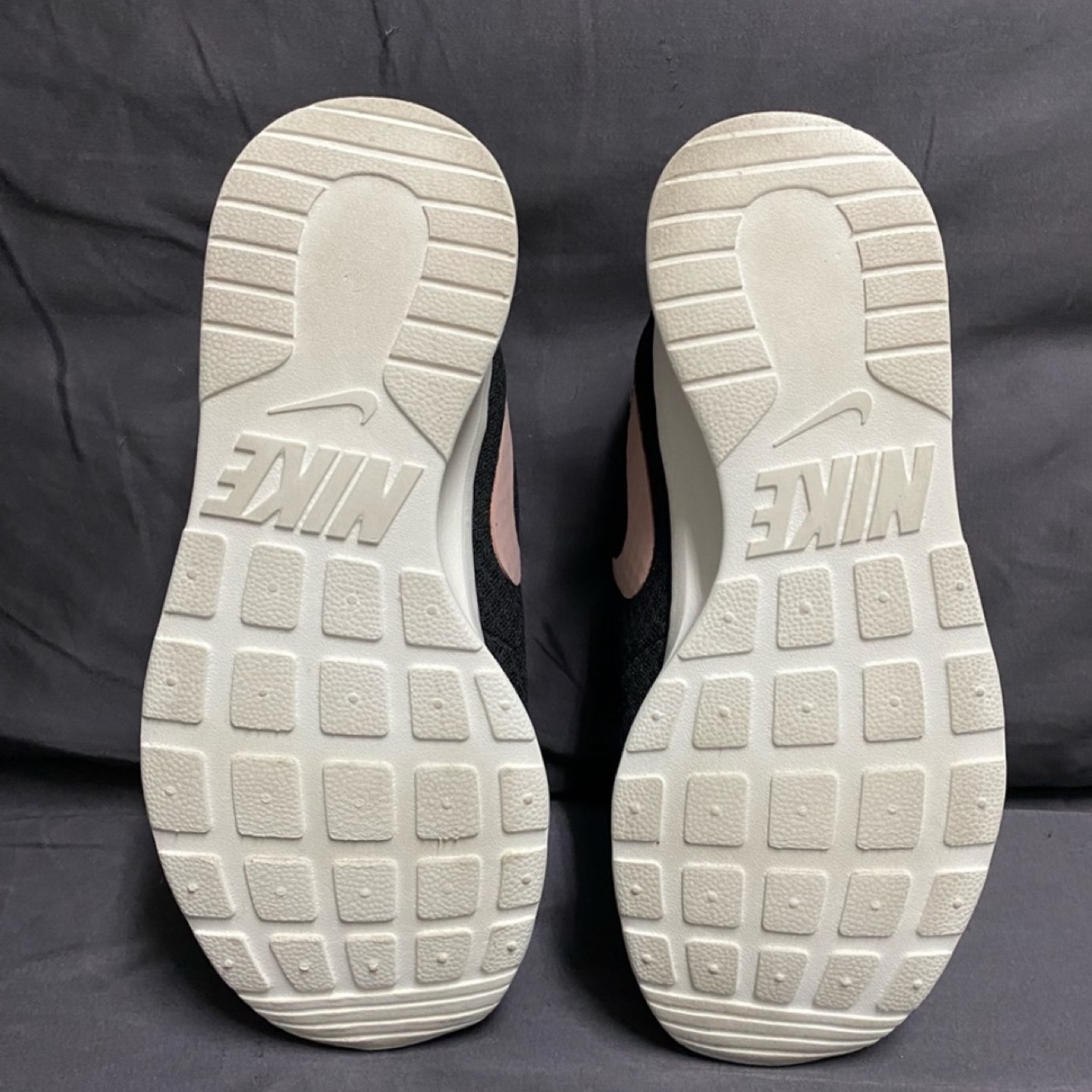 🥕Nike Women’s Shoes - Size 5 - photo 3