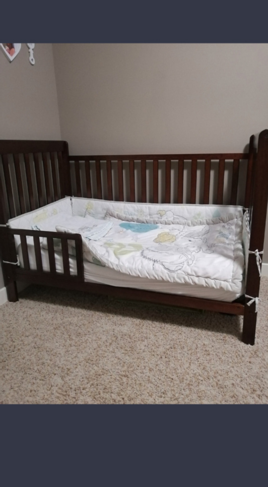 Crib with full set bedding - photo 3