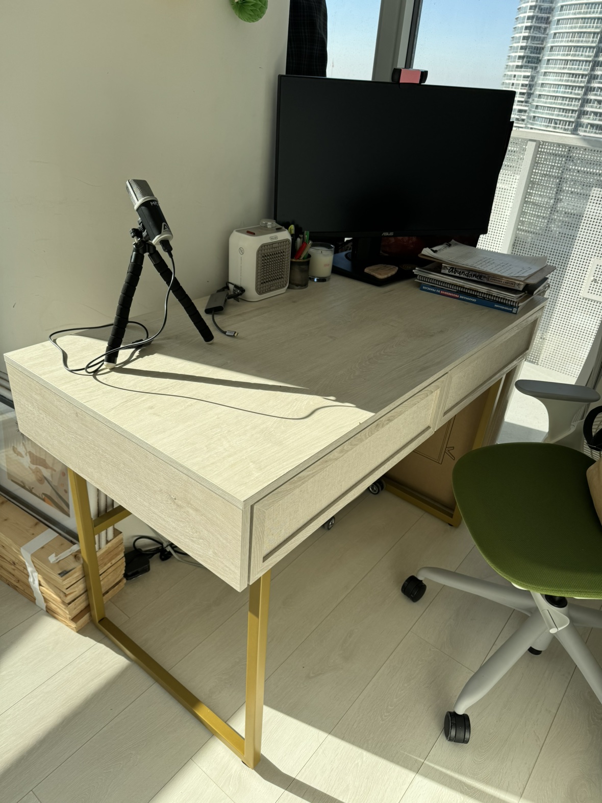 Large Beige and Gold Desk - photo 4