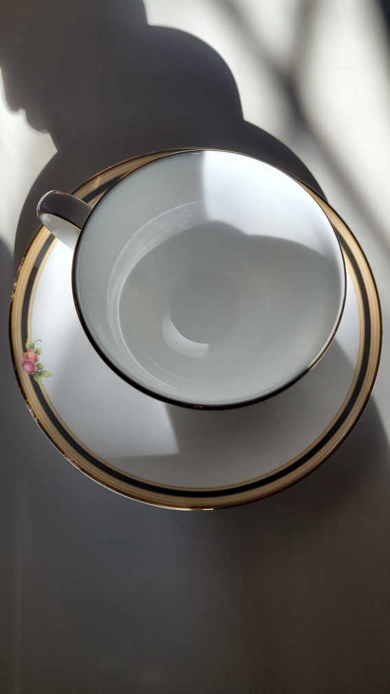 Wedgwood tea cup set image indicator(2)