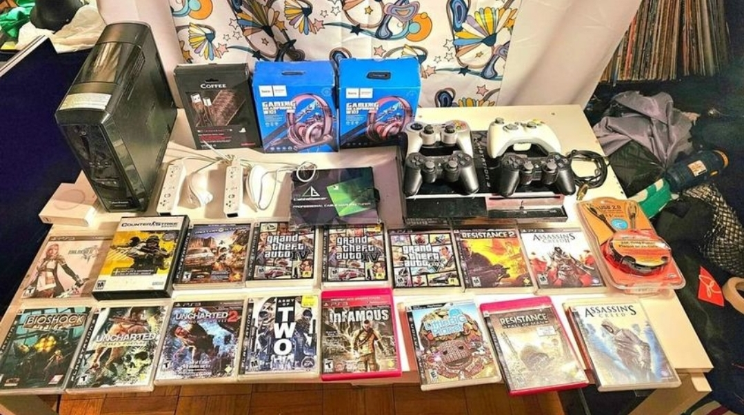 reduce price Sony PlayStation 3 plus tons of other stuff $110 thumbnail