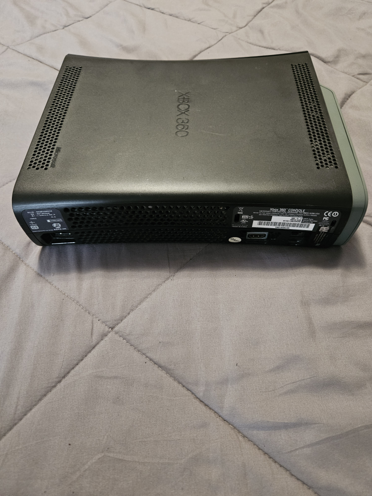 Xbox 360 Elite Bundle image indicator(5)