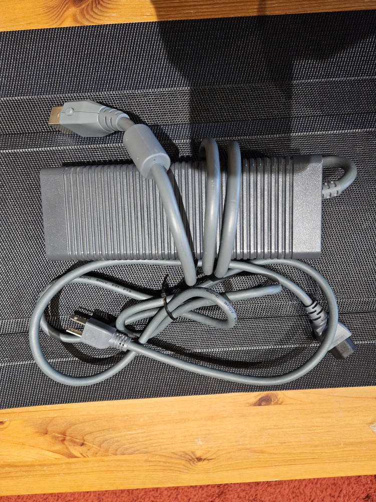 Xbox 360 Elite Bundle image indicator(8)