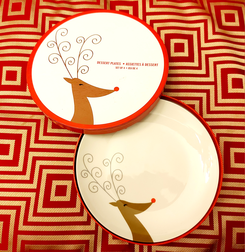 New Reindeer Dessert Plates