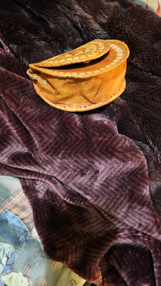 CROSSBODY LEATHER POUCH WITH LUCKY ELEPHANT image indicator(7)