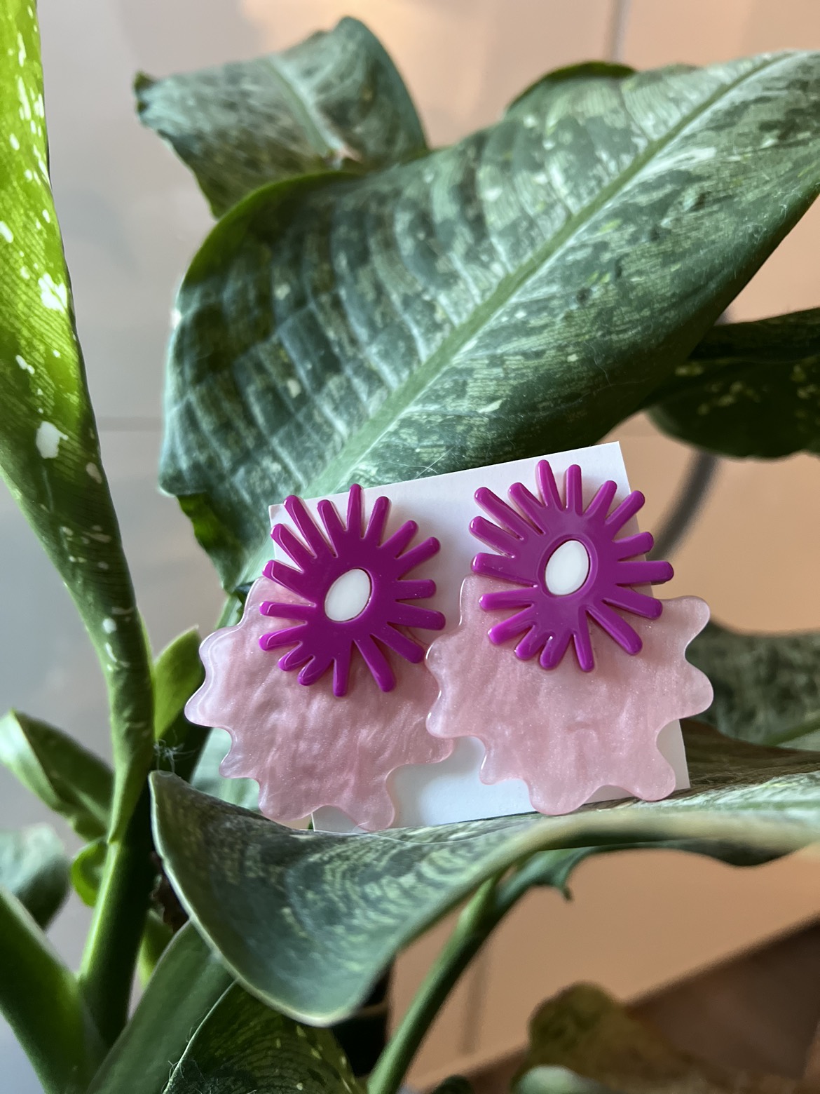 Lovely earrings 99%new
