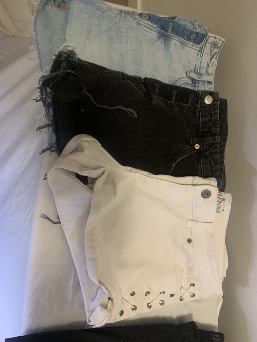 All bottoms lot. Woman’s Size L- take it all for one low price image indicator(6)