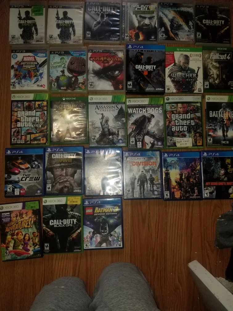 selling PS4 and Random games. - photo 2