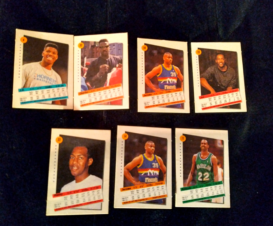 VINTAGE SPORTS CARDS LOT - 132 CARDS - NBA, NHL, MLB image indicator(3)