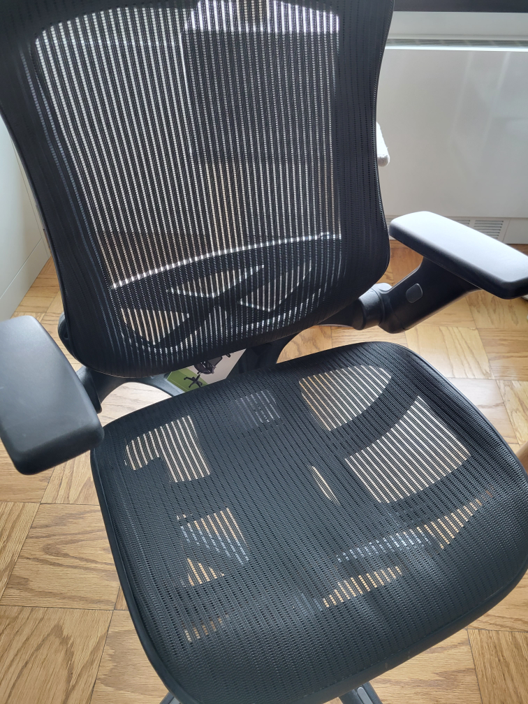 Mesh office chair