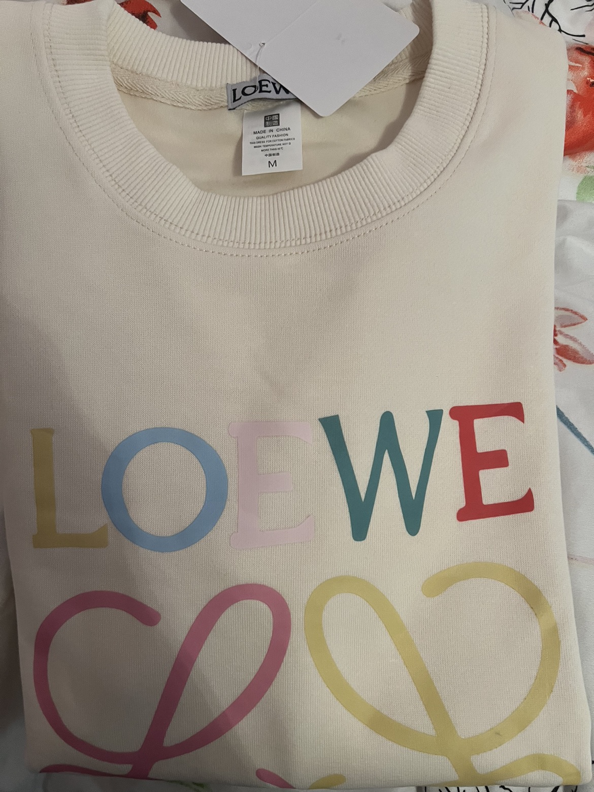 Loewe sweater image indicator(2)