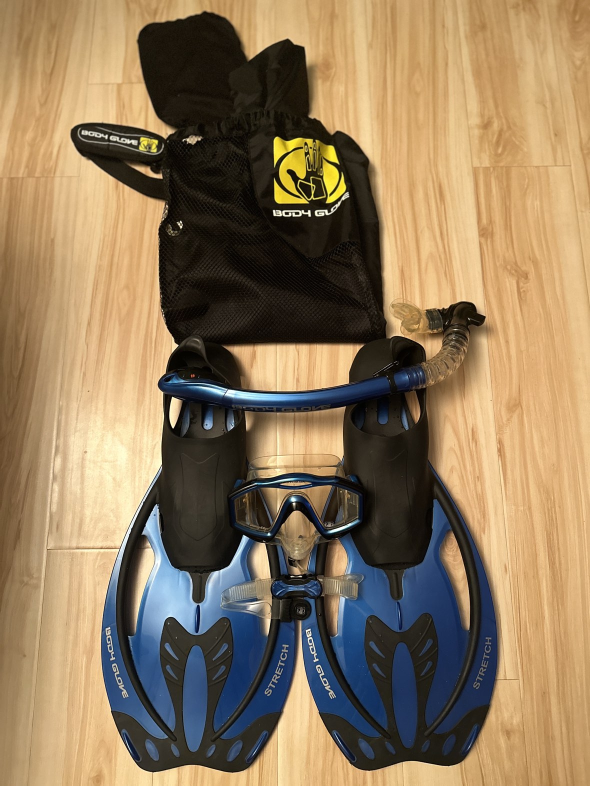 Body glove snorkel mask and flipper set adult thumbnail