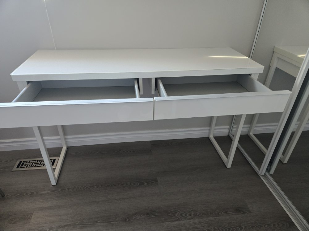 IKEA - Besta Desk LIKE NEW - photo 3