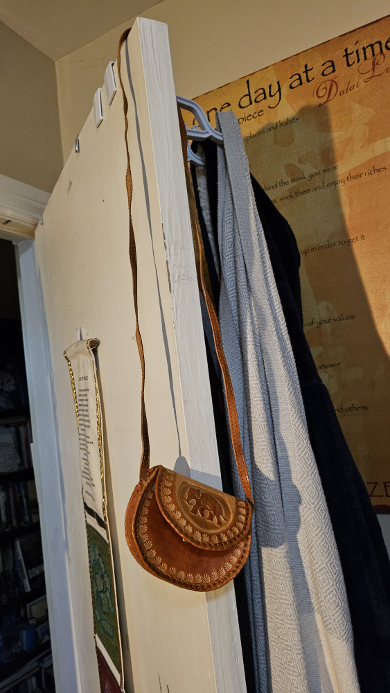 CROSSBODY LEATHER POUCH WITH LUCKY ELEPHANT image indicator(4)