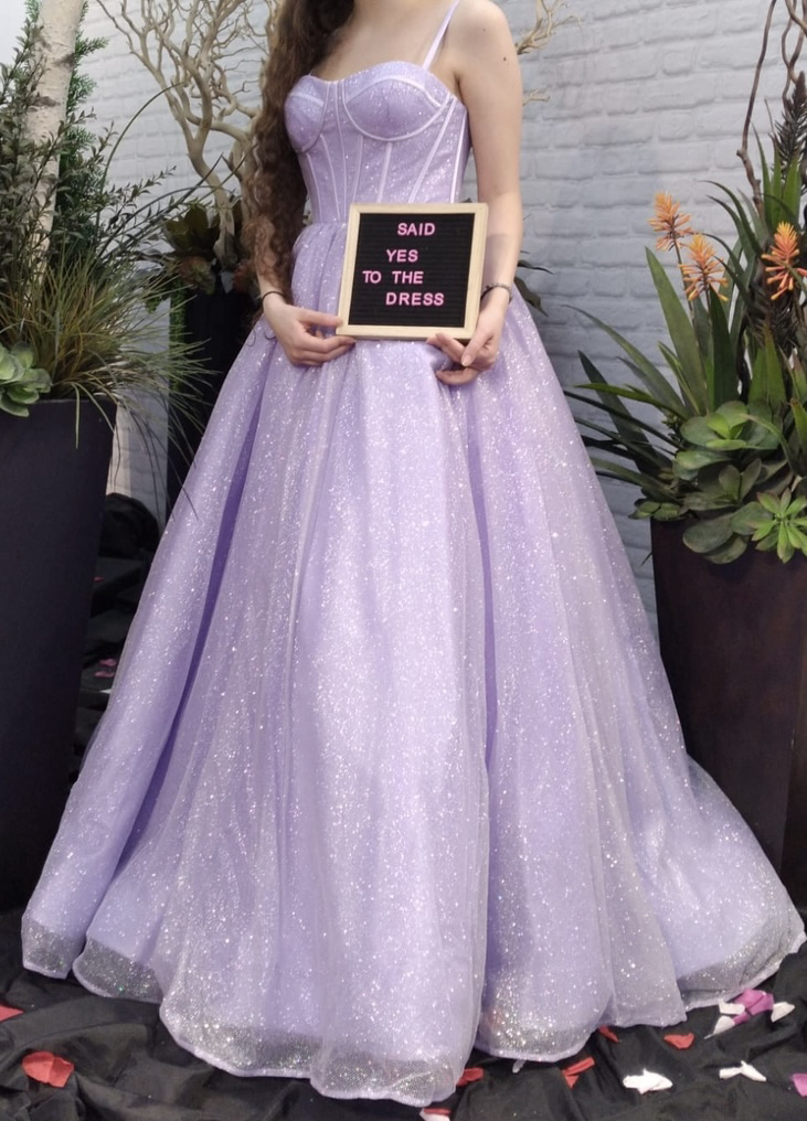 Engagment, Prom dress, lilac purple, floor length.