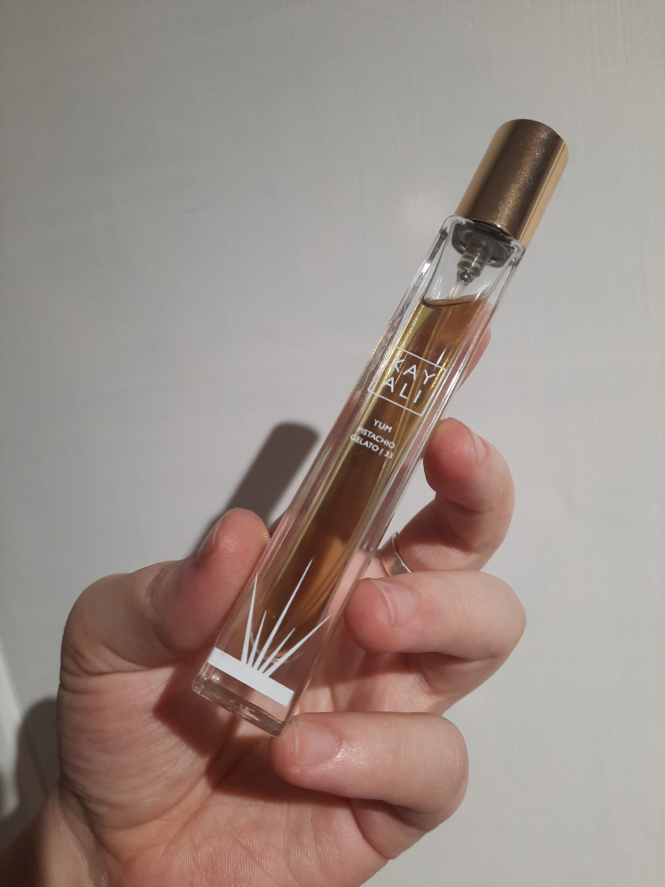 Kayali Yum Pistachio Gelato travel spray