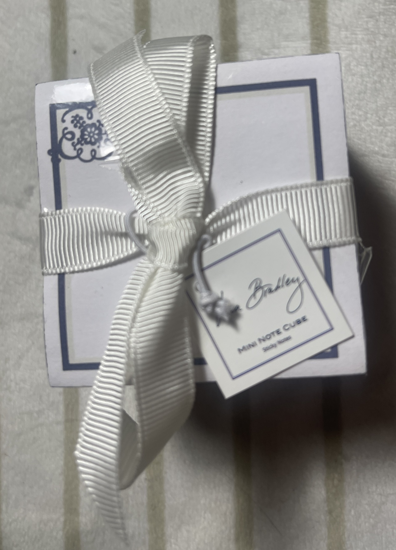 🥕 3 gifts - Candles, Vera Bradley note cube, Inspire paperweight - photo 4