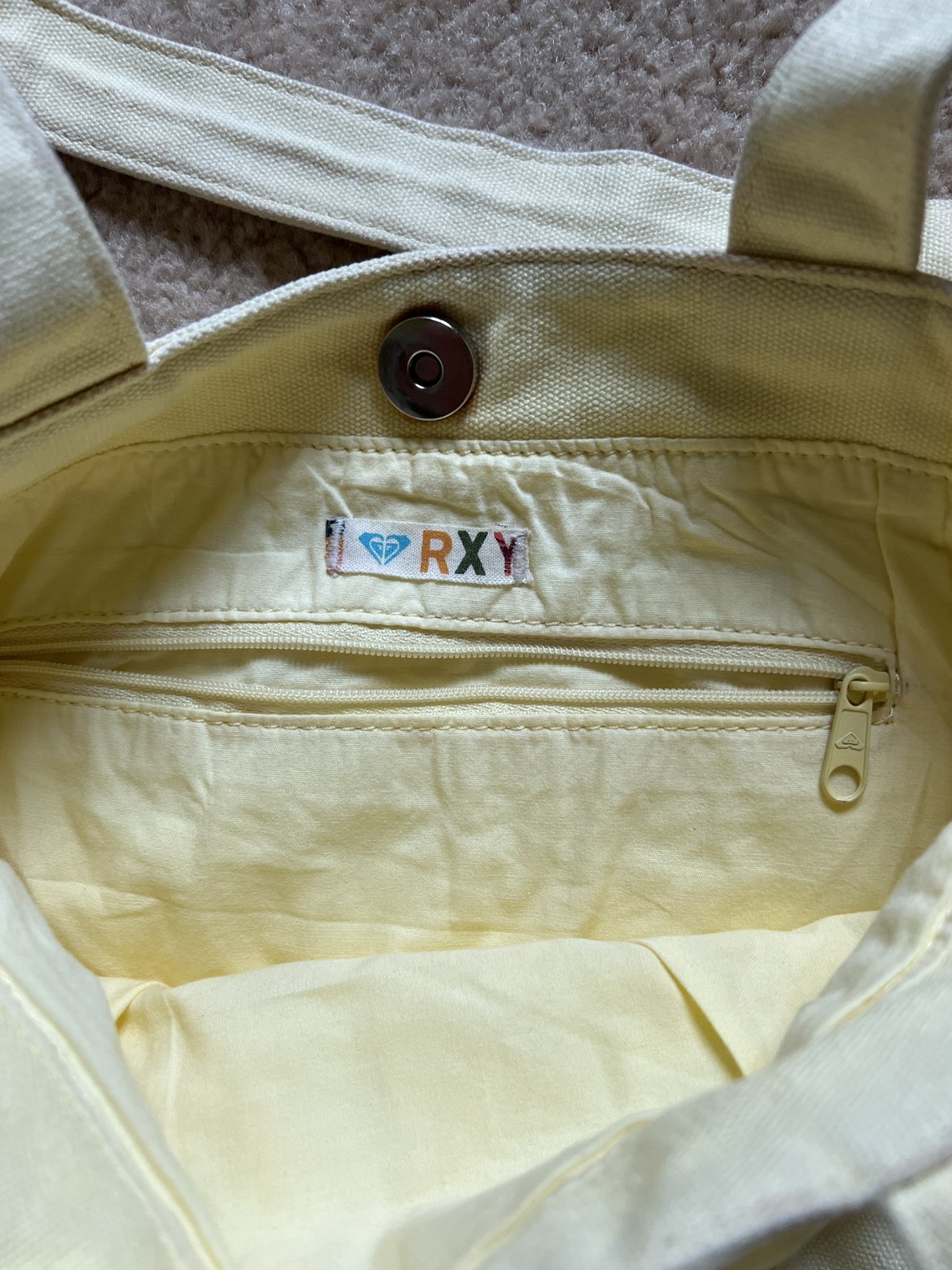 Yellow Roxy bag image indicator(3)