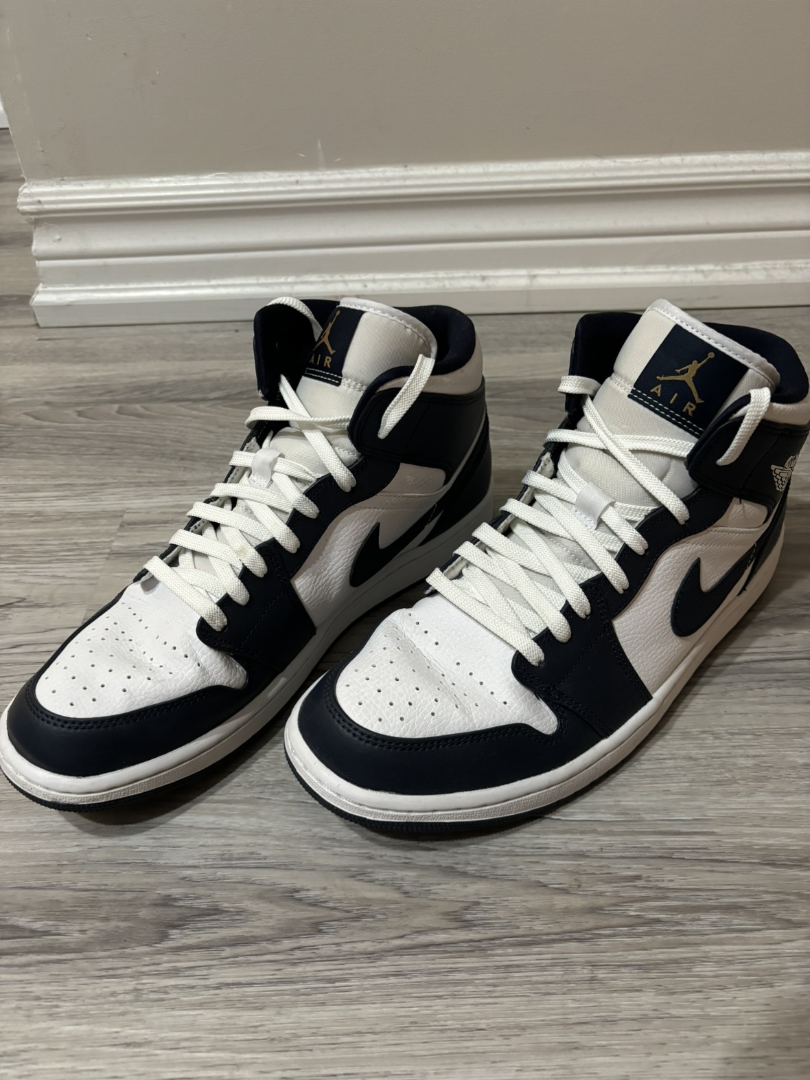 Jordan 1 Mid | White Metallic Gold Obsidian | Shoes thumbnail